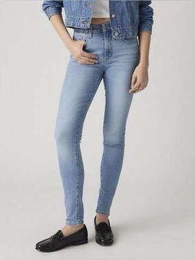 Levi’s 721 Light Blue Women's high rise  Stretch Skinny Jeans 32x32